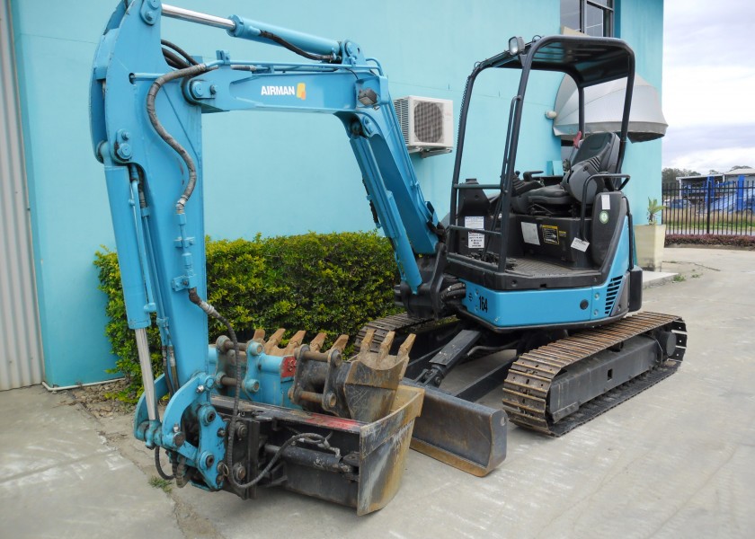 Airman 3.5 Tonne Excavator  1