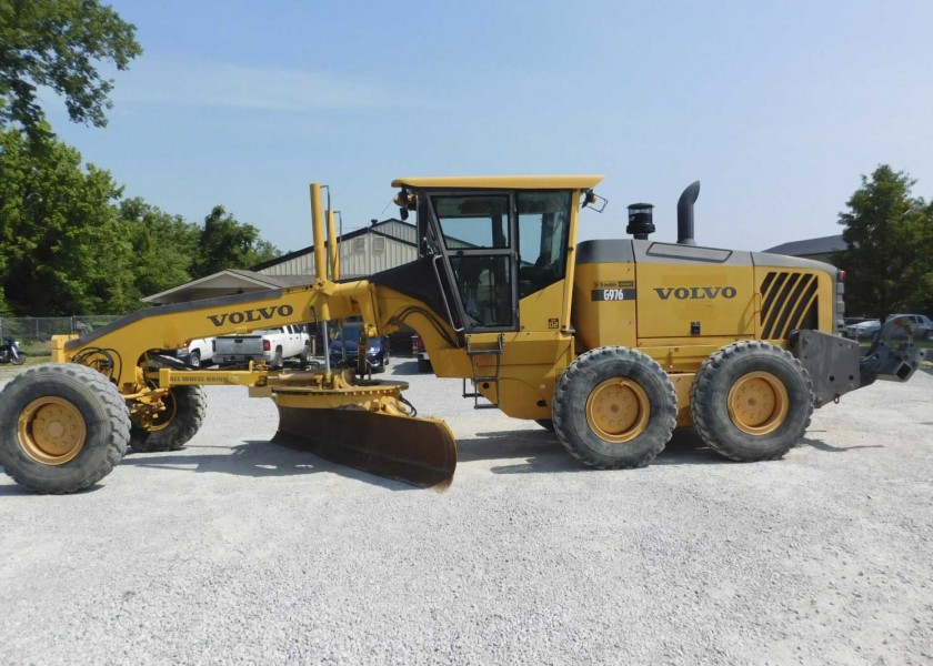 AWD Volvo G976 Motor Grader 2