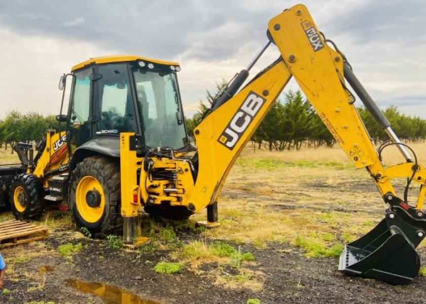 JCB 3CX Backhoe 1