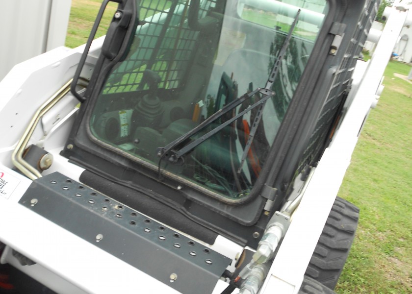 Bobcat S185 skidsteer dry hire short or long term- can be remote controlled 1