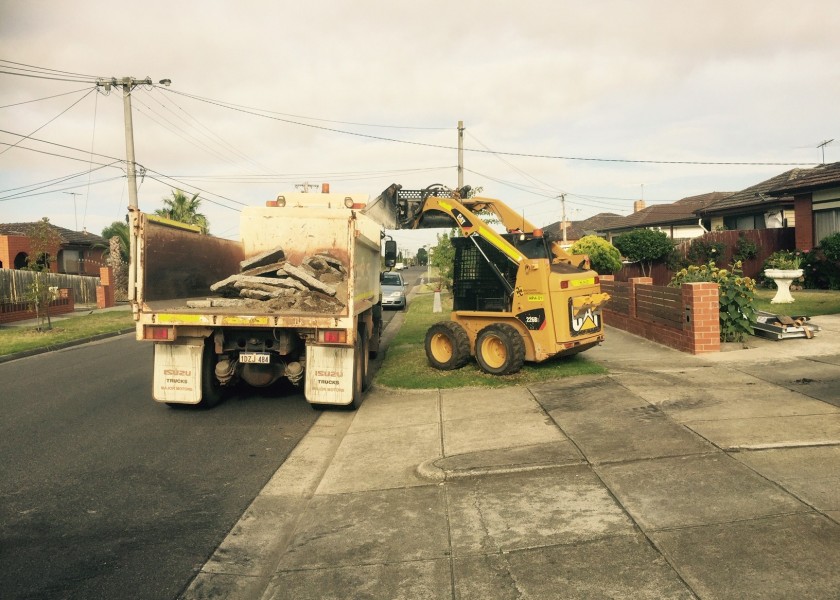 BOBCAT/TIPPER SERVICES 3