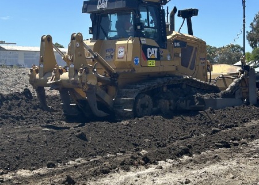 Cat D7E Bull Dozer 1