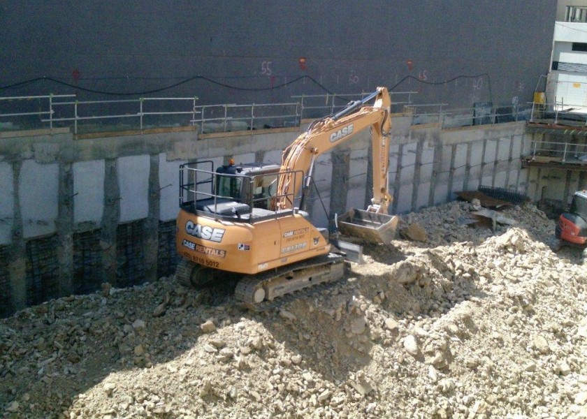 CASE CX130C 13t Excavator  1