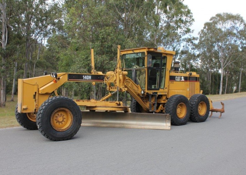 CAT 140H Motor Grader 1