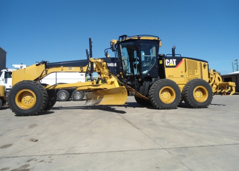 CAT 140M GRADER 1