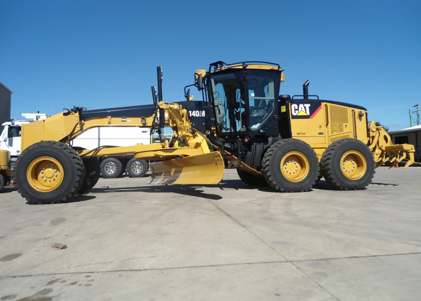 CAT 140M GRADER 1