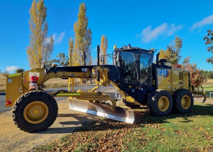 CAT 150 GRADER 1