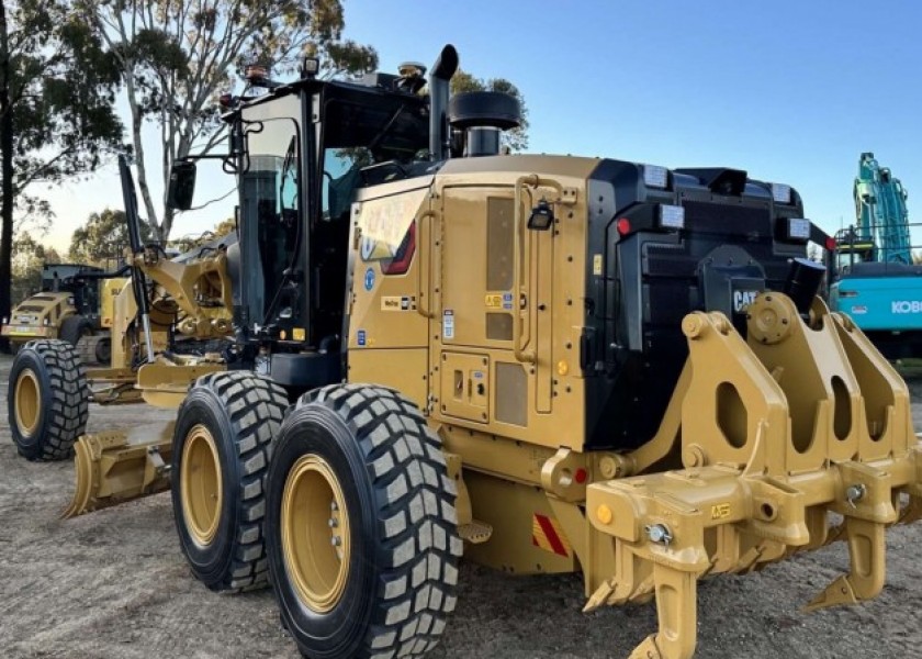 CAT 150 GRADER 2