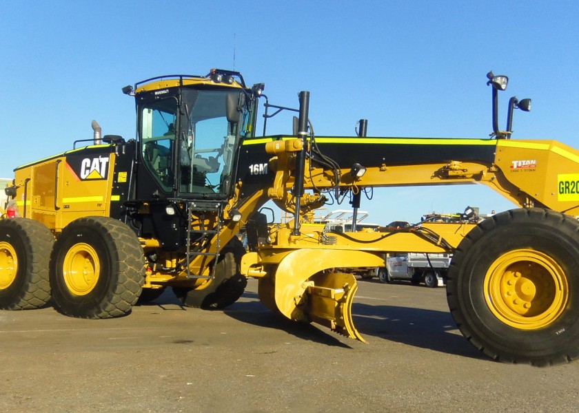 Cat 16M Motor Grader 1