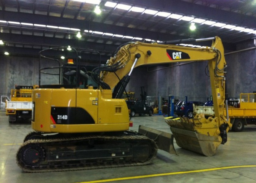 Cat 20t Reduced swing excavator 1