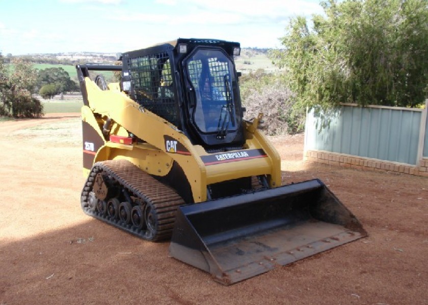 Cat 257B Skid Steer  1