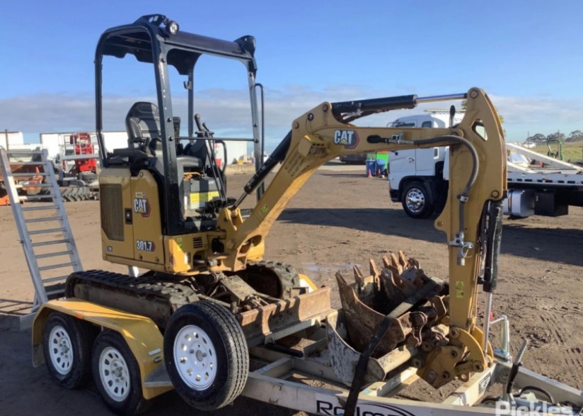 1.7T Cat 301.7CR Mini Excavator 1