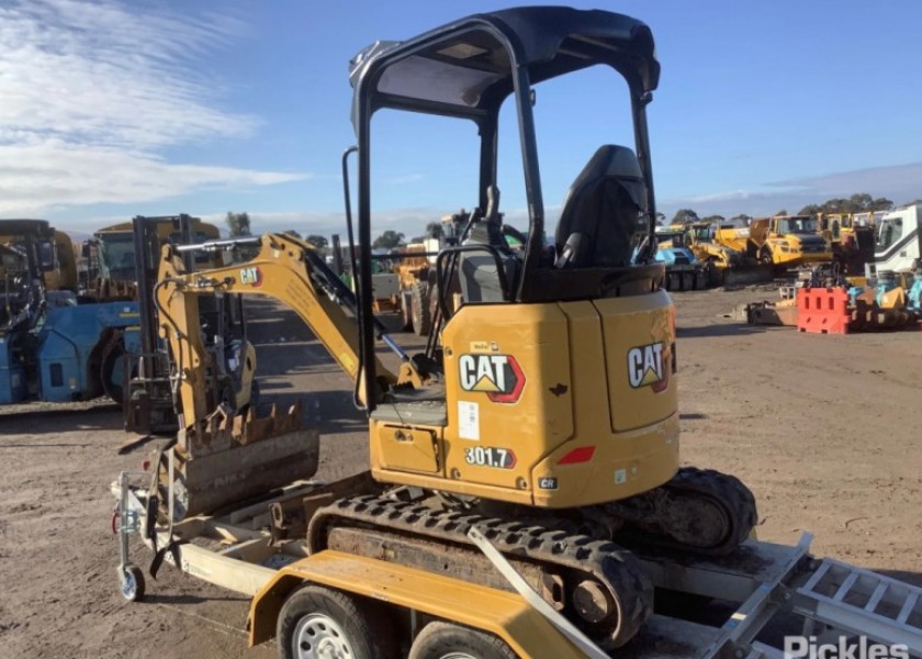 1.7T Cat 301.7CR Mini Excavator 2