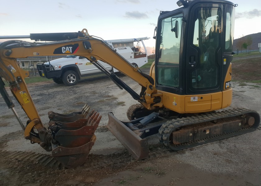 cat 303.5e excvatour 1