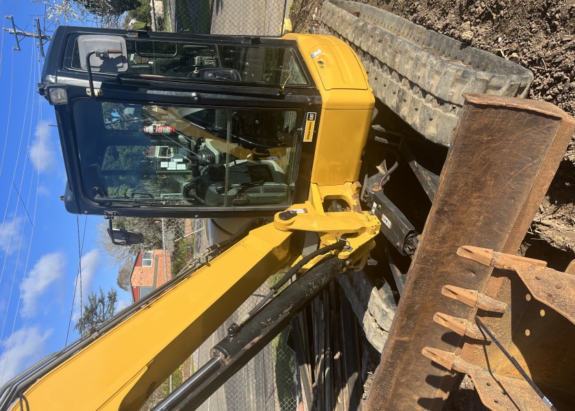 CAT 305.5E2 excavator 2