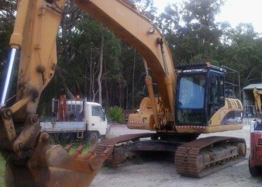 CAT 322 CL EXCAVATOR 1