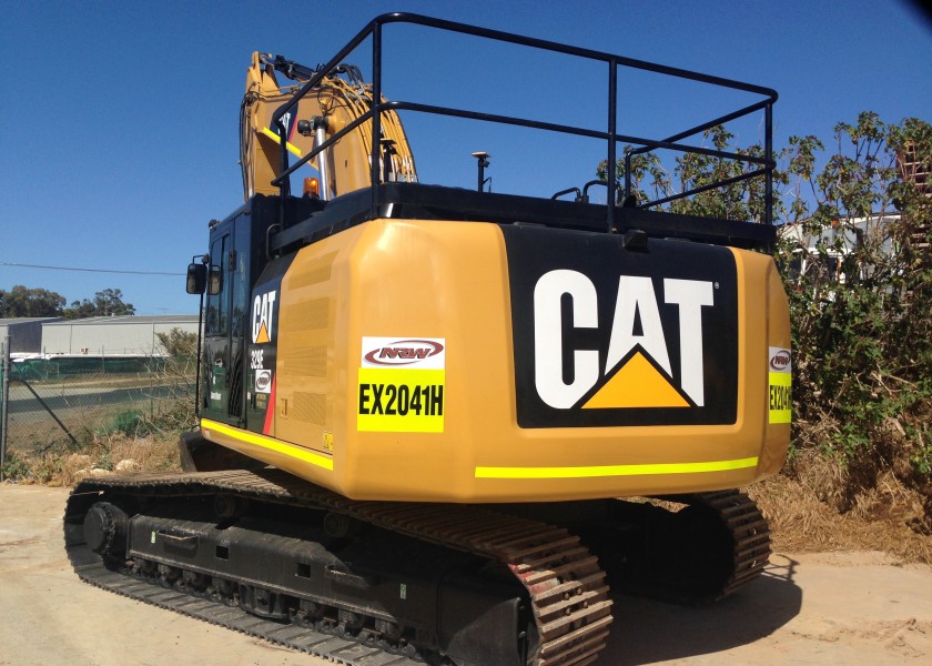 CAT 329 EL Excavator 1