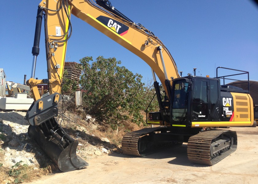 CAT 329 EL Excavator 3