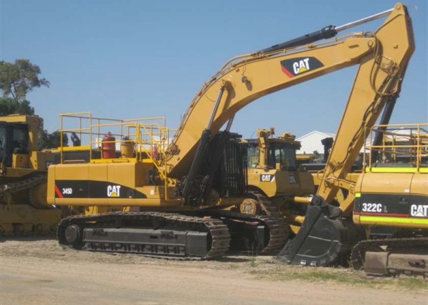 CAT 345D Excavator 1