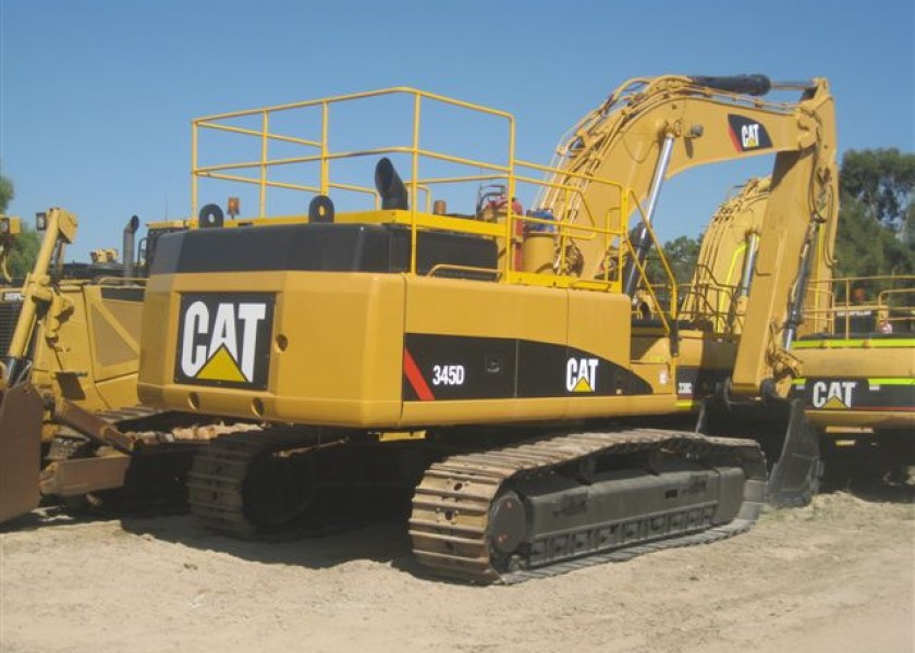 CAT 345D Excavator 3