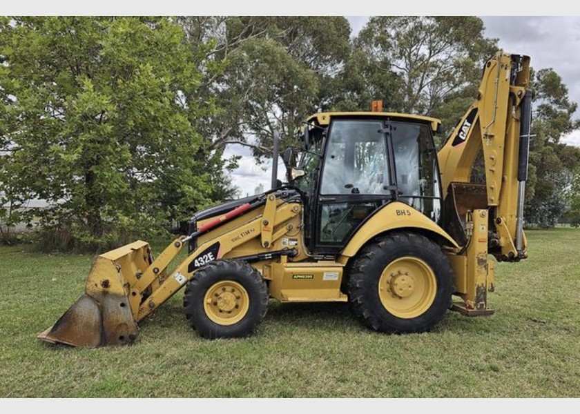 Cat 432e Backhoe 1