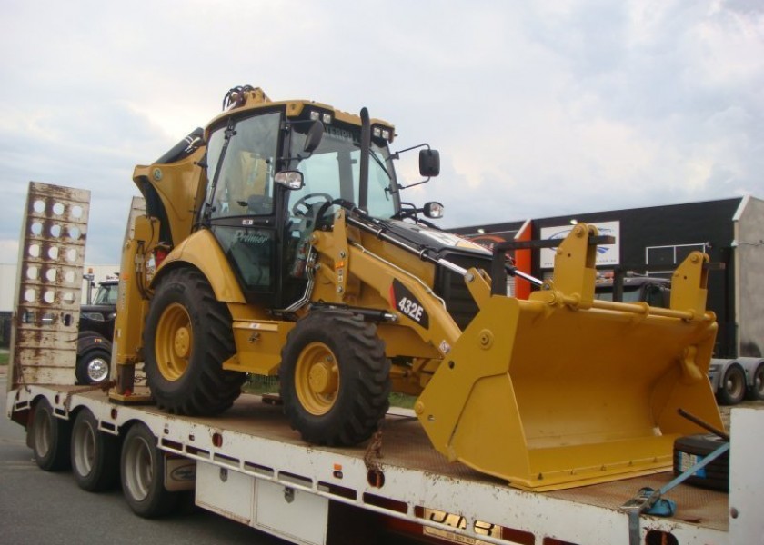 CAT 432E BACKHOE 2