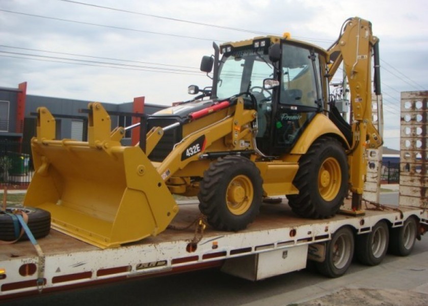 CAT 432E BACKHOE 1