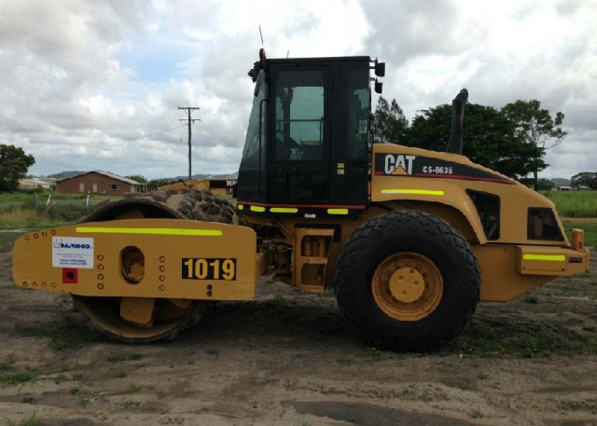 Cat 663E Roller 1