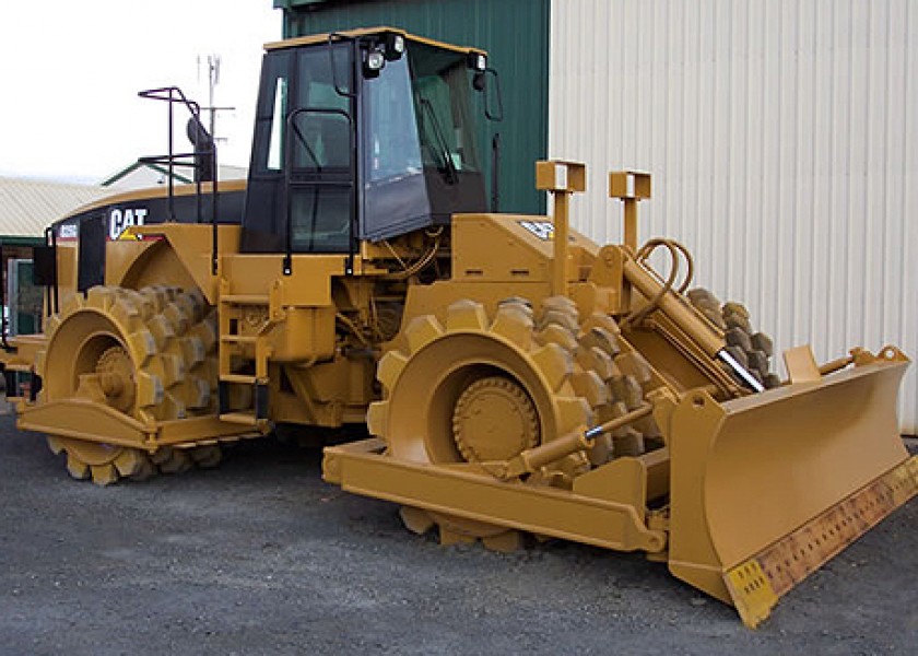 CAT 825G Compactor  1