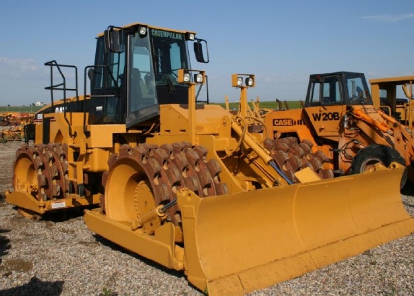 CAT 825G Compactor 1