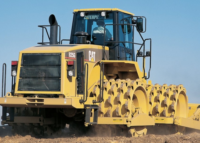 CAT 825G Compactor 4