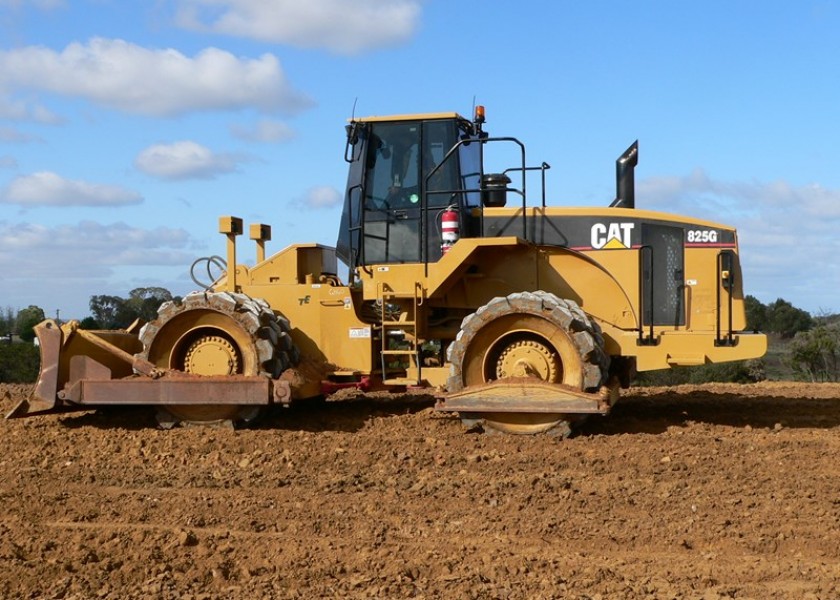 CAT 825G Compactor 5