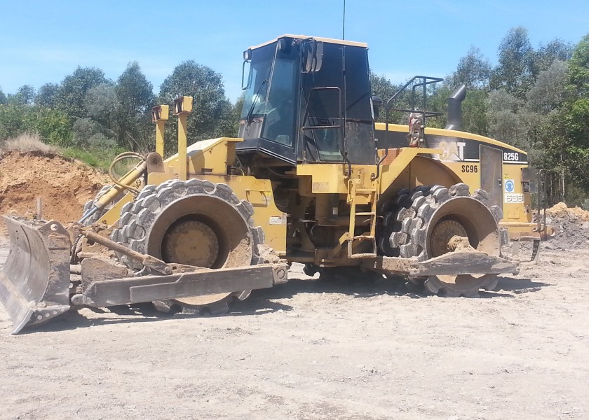 Cat 825G Soil Compactor 1