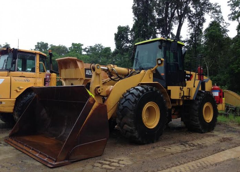 CAT 972G Loader 1