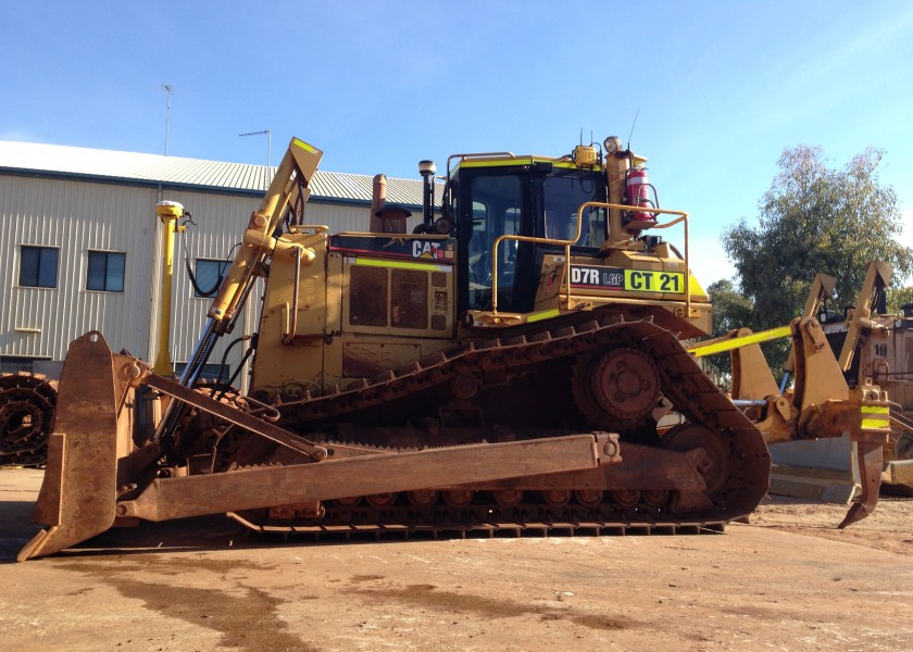 Cat D7R LGP Dozer 1