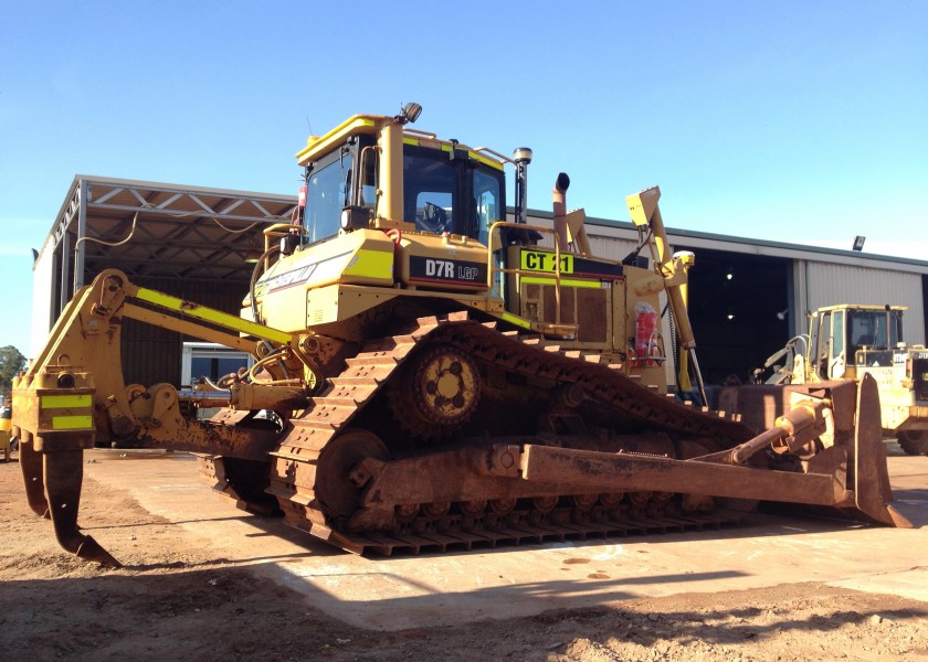 Cat D7R LGP Dozer 3