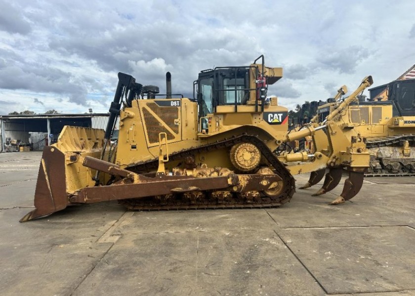 Cat D8T 1
