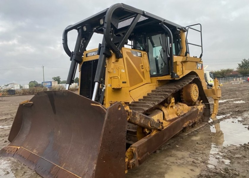 CAT D8T Bulldozer 1