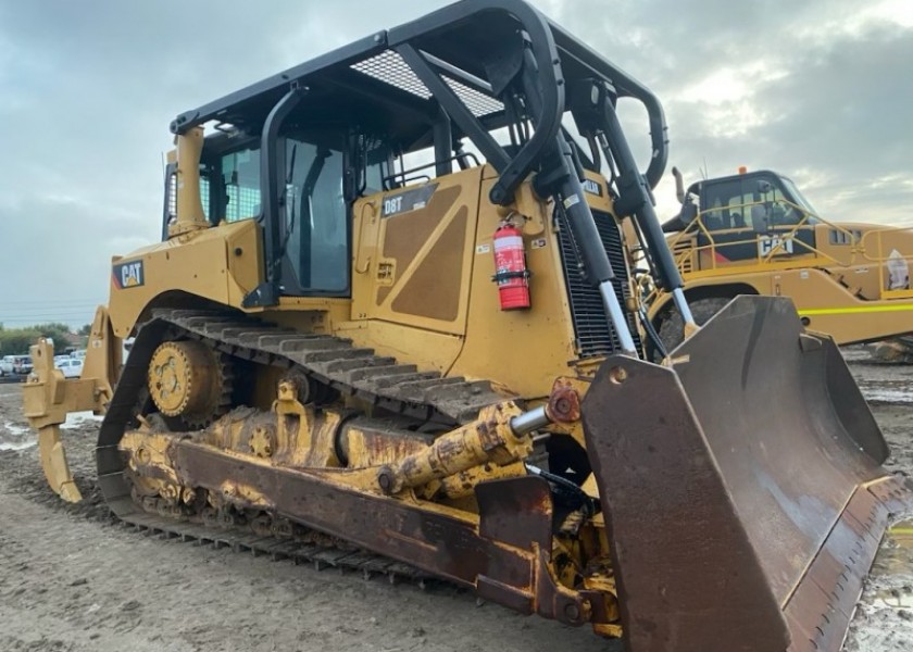 CAT D8T Bulldozer 4