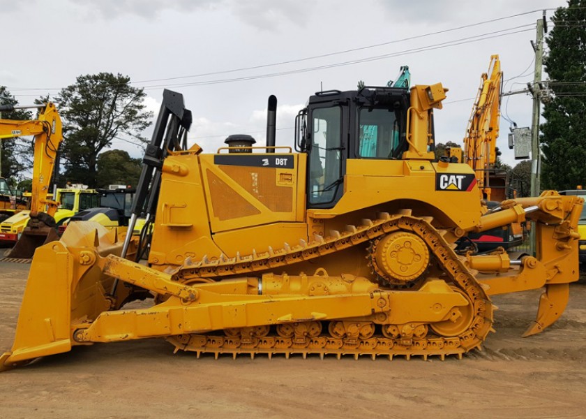 CAT D8T Bulldozer 1