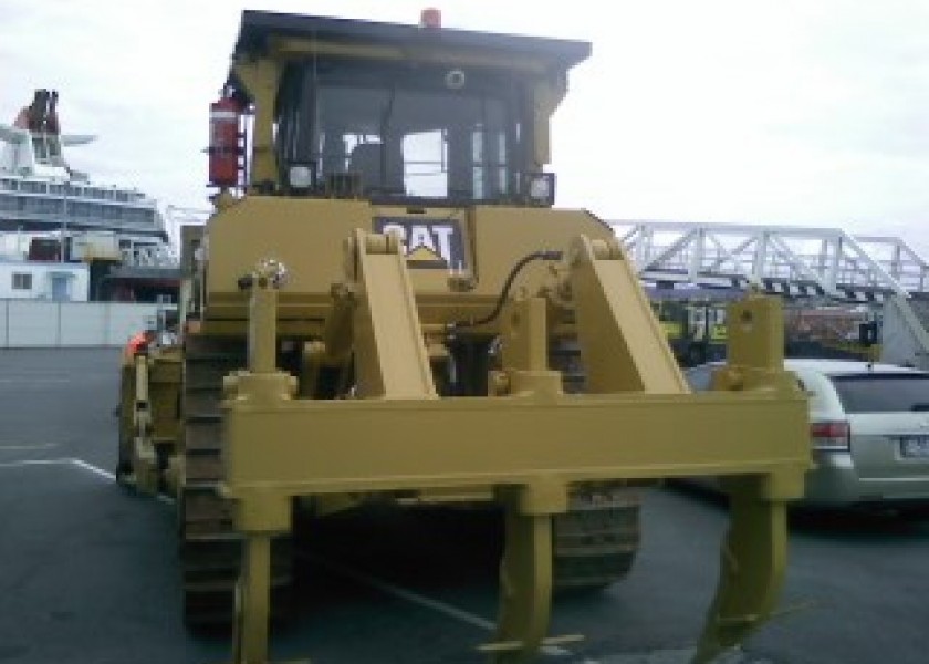 CAT D8T DOZER 2