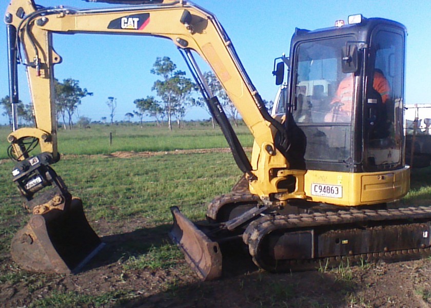 Cat Excavator 3-5 ton  1