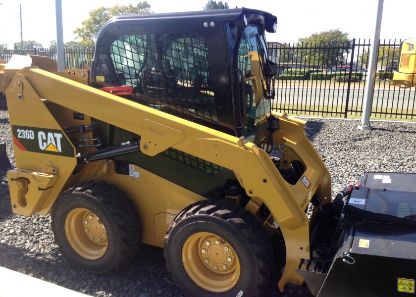 Cat Skid Steer 236D 1