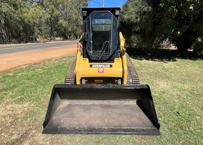 Cat Skid steer Bobcat 2