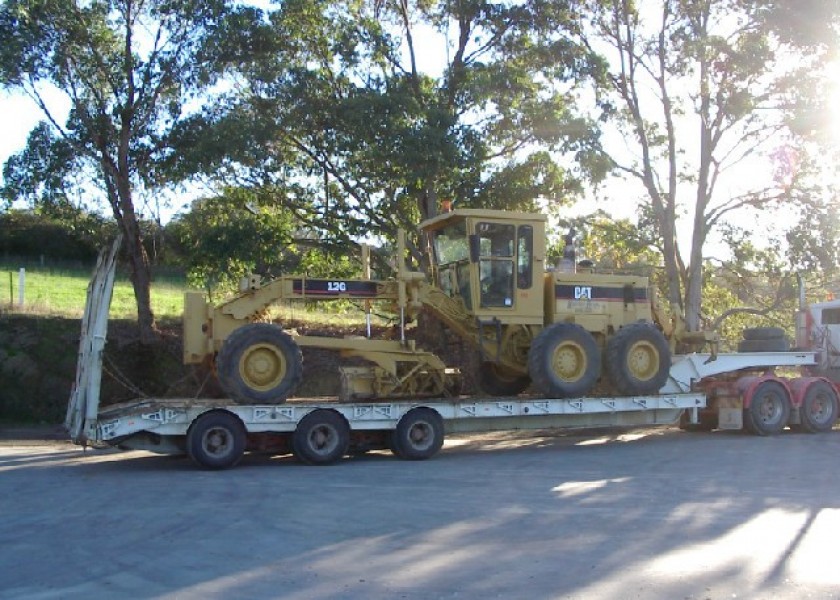 Caterpillar 12G Grader 1