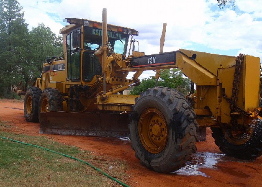 CATERPILLAR 12H GRADER 2