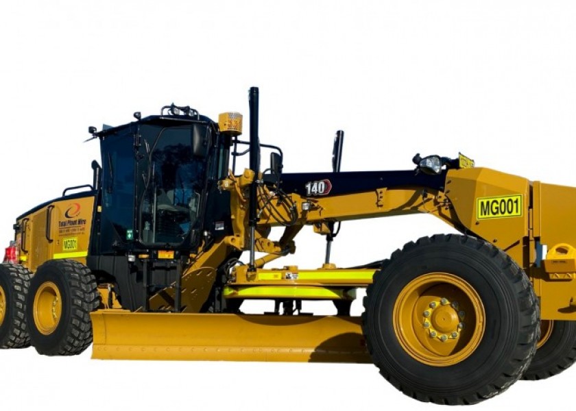 Caterpillar 140 Motor Grader 4