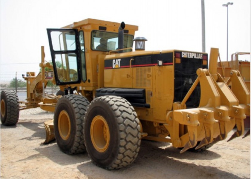 Caterpillar 140H Grader 1