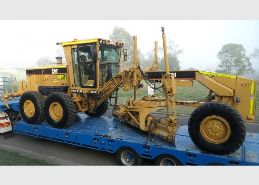 Caterpillar 140H-II Grader 2