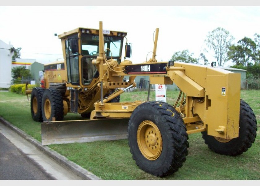 Caterpillar 140H-II Grader 3